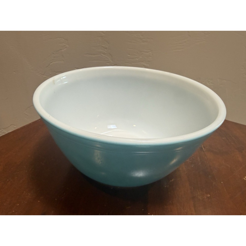 Vintage Pyrex 402 Turquoise Blue 1.5 Quart Mixing Bowl Solid Color Ovenware USA